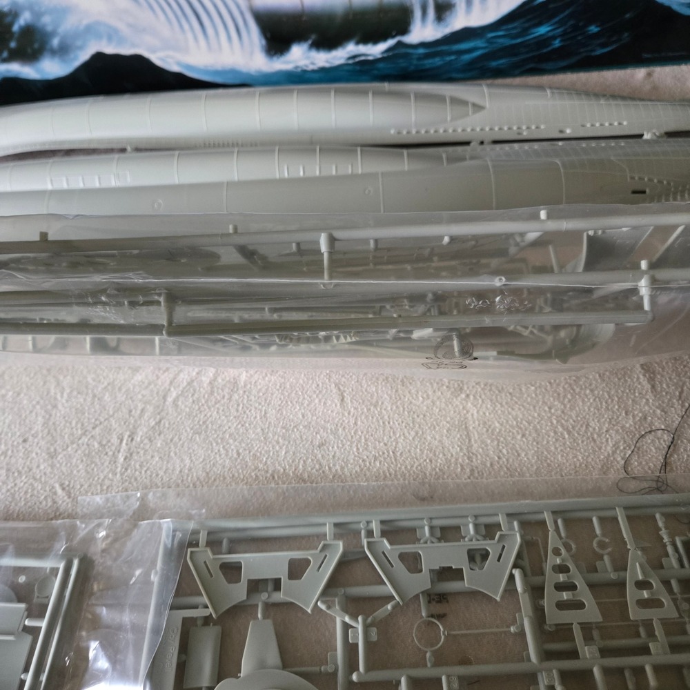 Revell German Submarine VII C Wolf Pack 1:72 Scale Model Kit 05015 Factory Seal - Picture 14 of 16